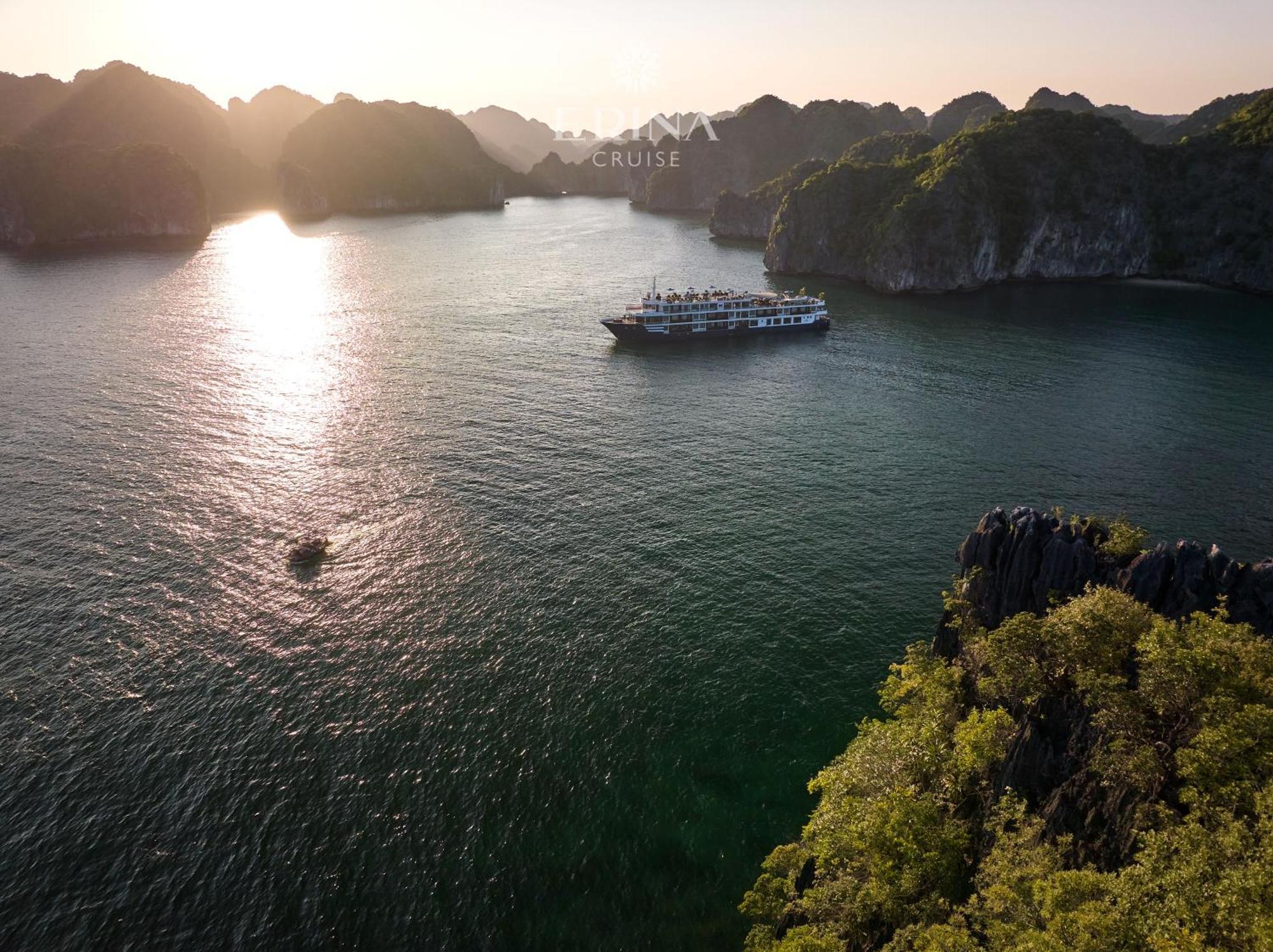 Rosa Cruise  Hạ Long