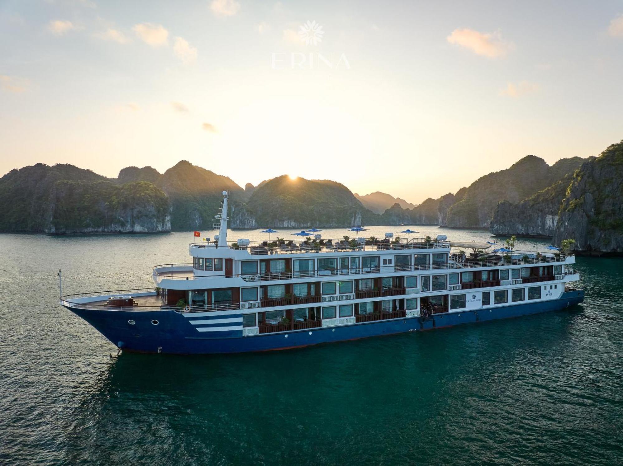 Rosa Cruise  Hạ Long
