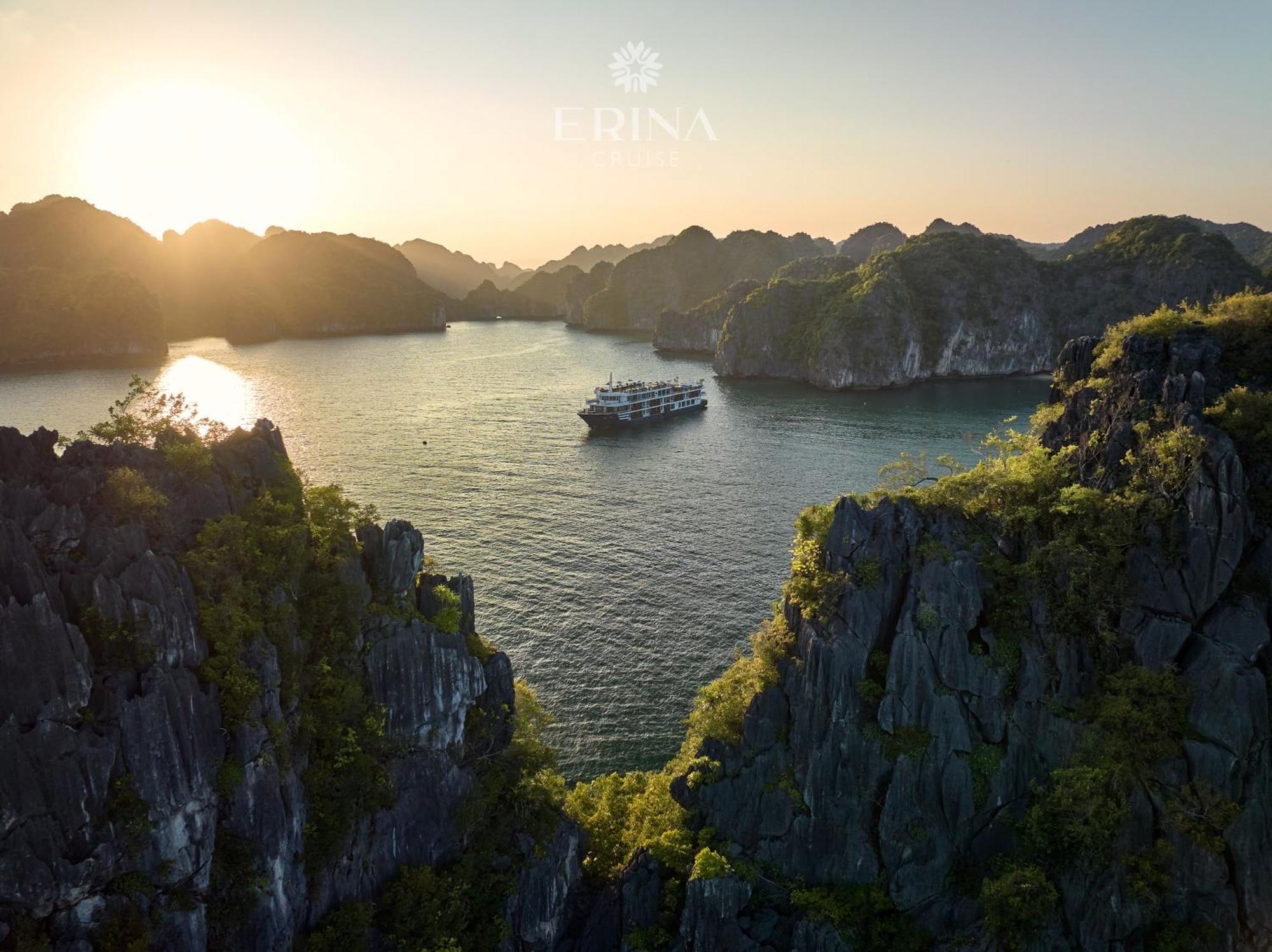 Rosa Cruise 5* Hạ Long